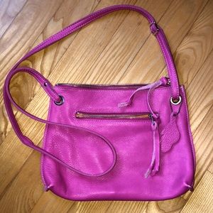 Roots Edie leather crossbody Pink! Designed and handcrafted in Canada. Like New!